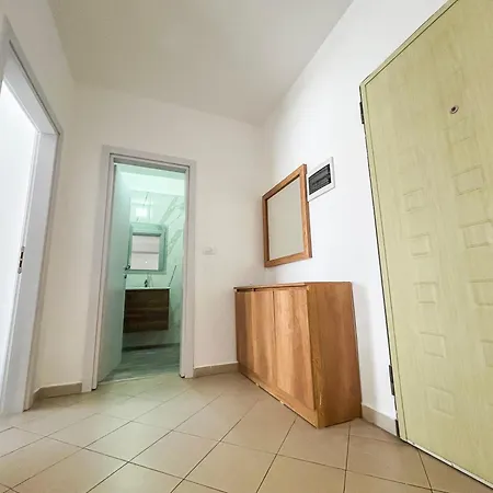 Apartament Emros 748 *